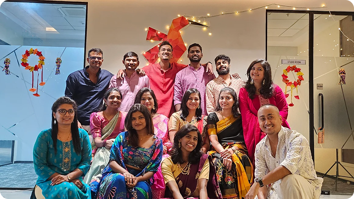 A group of HumCommerce colleagues together.