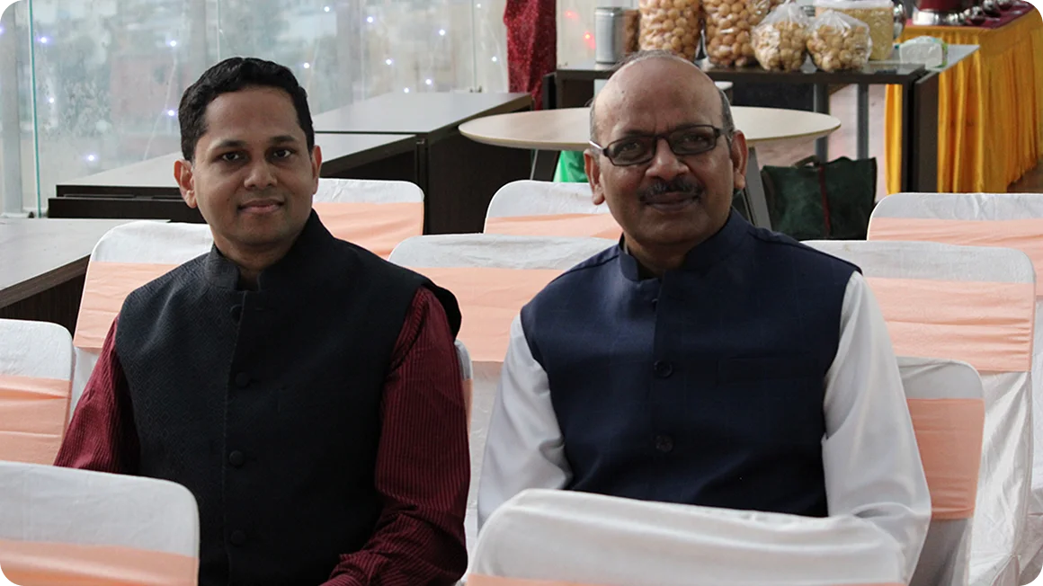 A group of HumCommerce colleagues together.