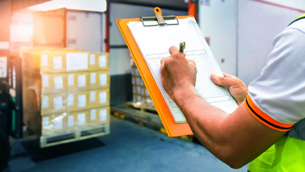 Ecommerce operations team using automated order management tools to minimize human errors and improve accuracy